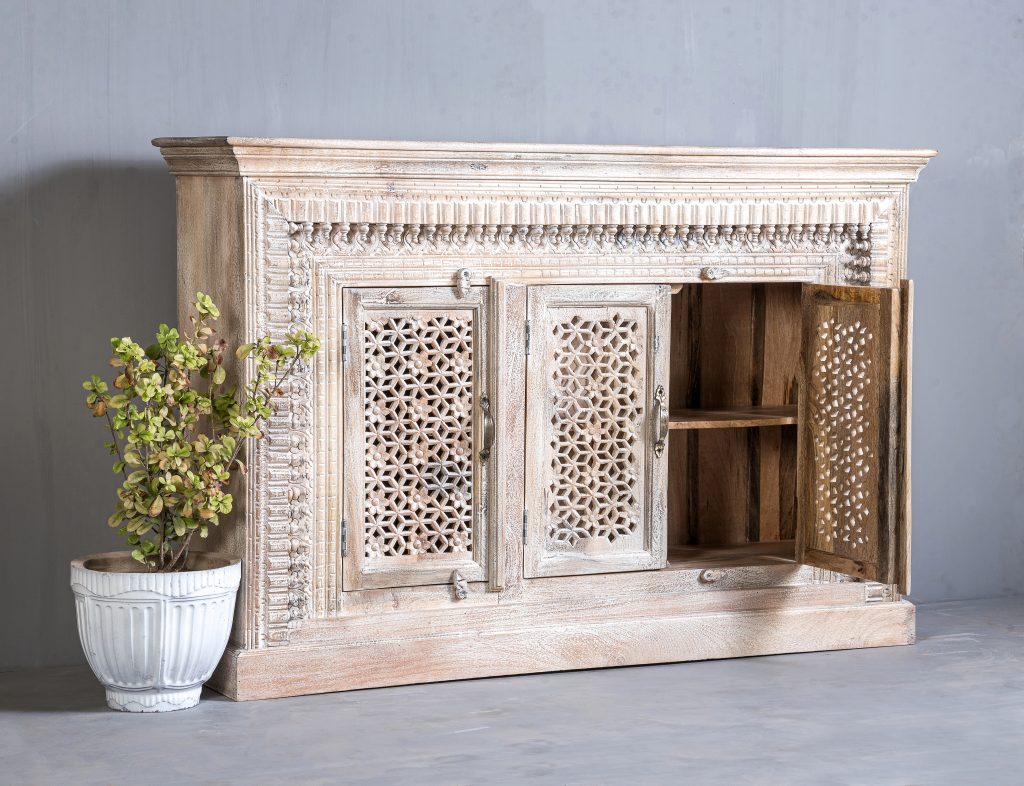 TRADITIONAL CARVED SIDEBOARD (3 DOOR) - Chisel and Log