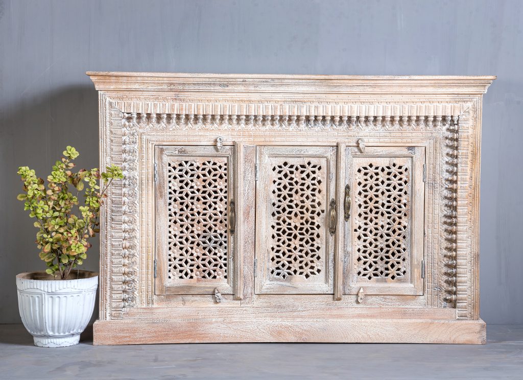 TRADITIONAL CARVED SIDEBOARD (3 DOOR) - Chisel and Log