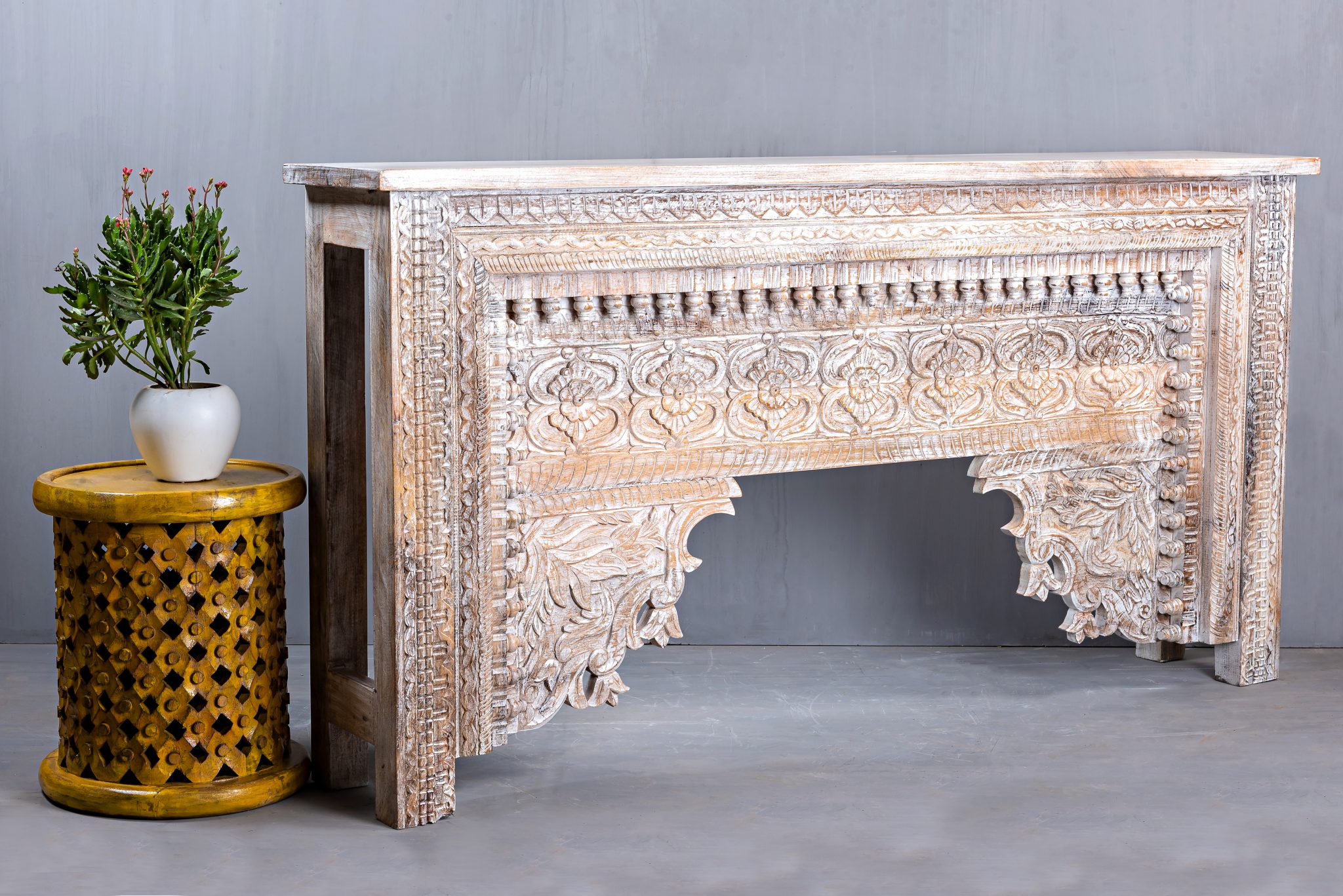 TRADITIONAL INDIAN CONSOLE - Chisel and Log