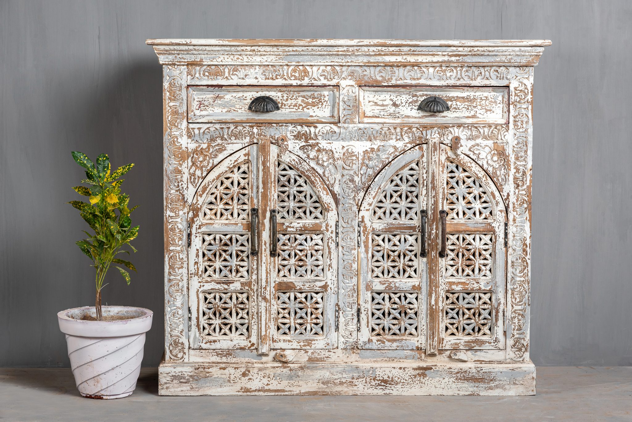 VINTAGE CARVED INDIAN SIDEBOARD Chisel and Log