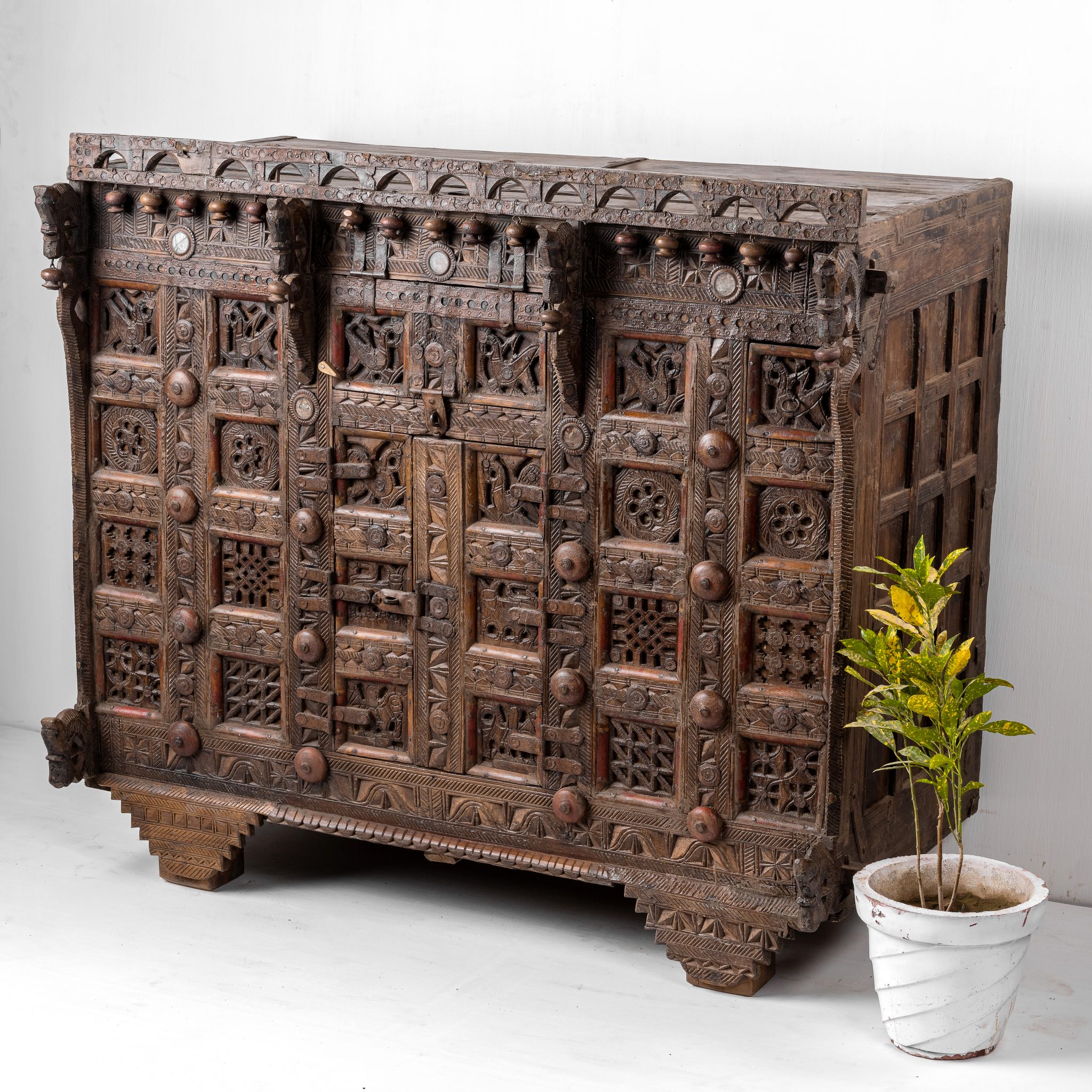 ANTIQUE DOWRY CHEST Chisel and Log