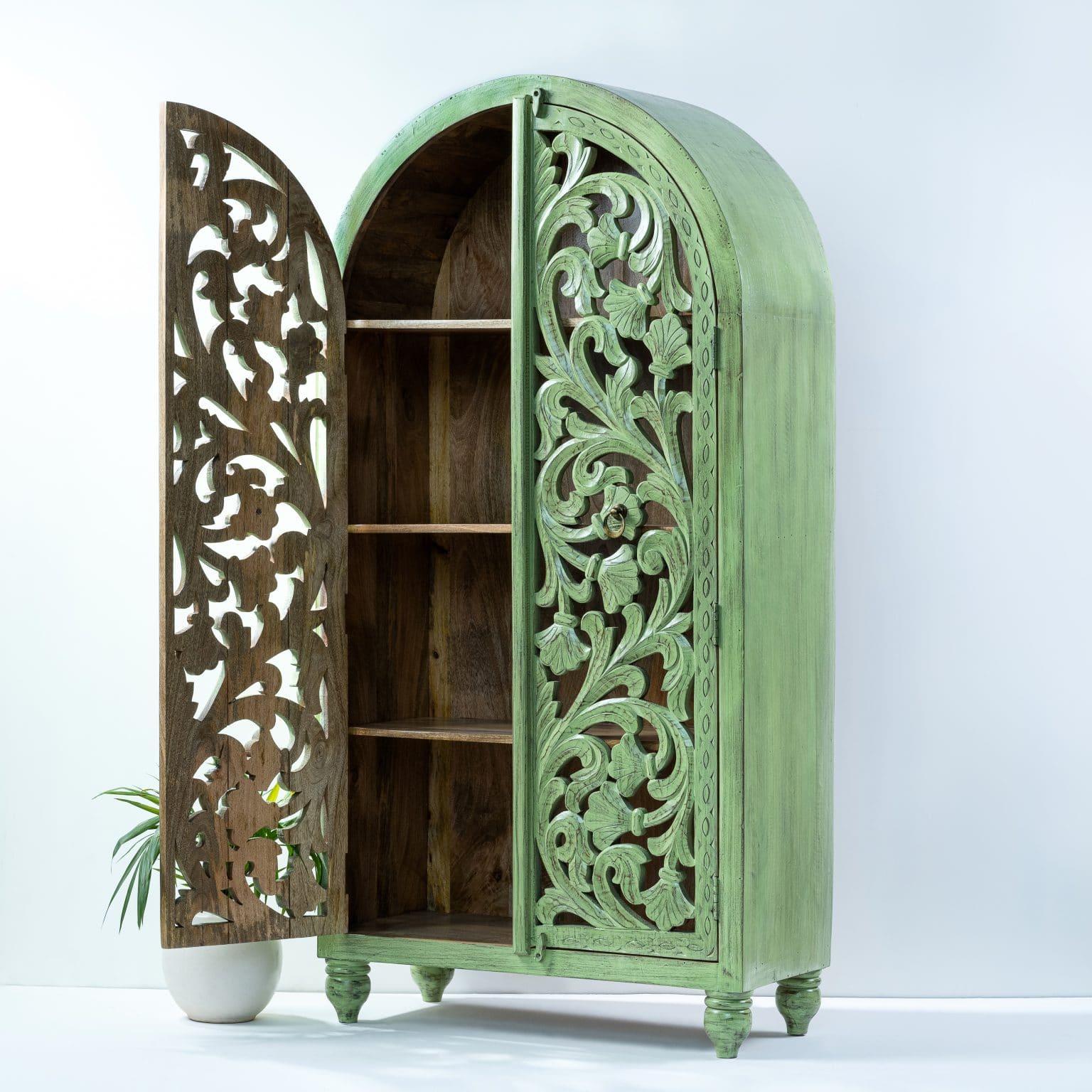 Green Cupboard Chisel and Log